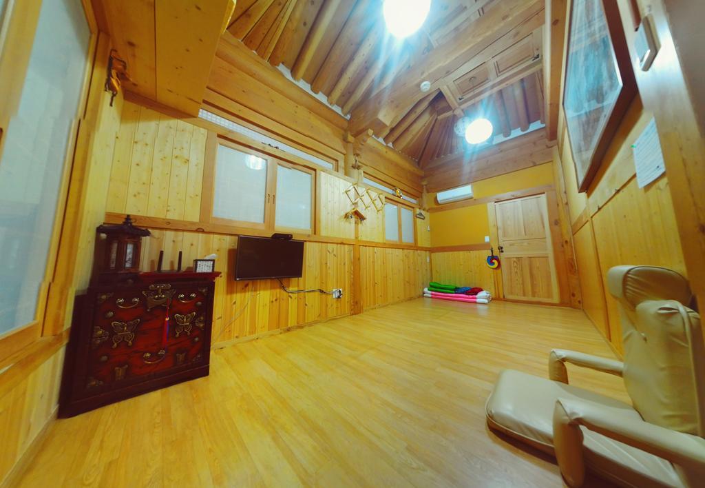 Hanok Guesthouse Jangsoo Jeonju Room photo